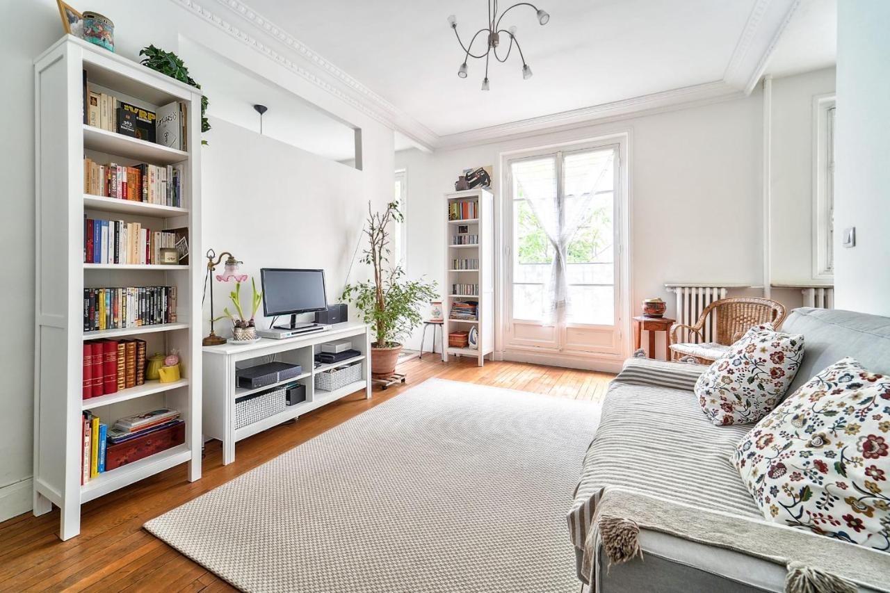 For 3 - 18e Montmartre *