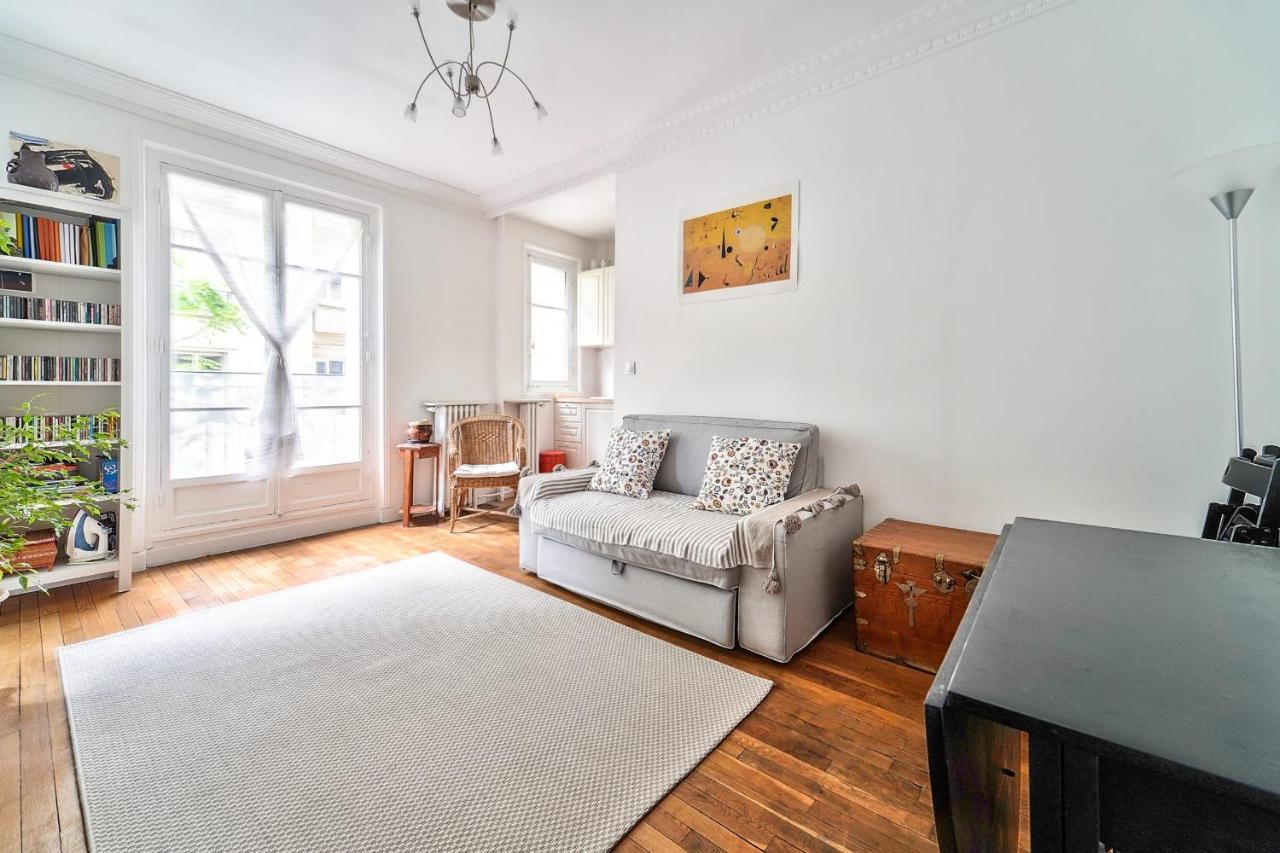 For 3 - 18e Montmartre *