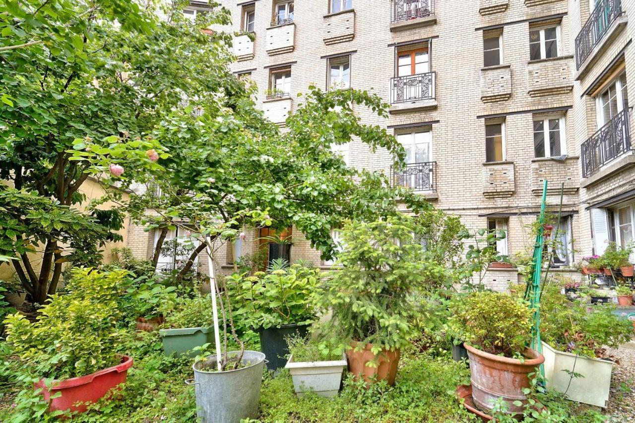 For 3 - 18e Montmartre *